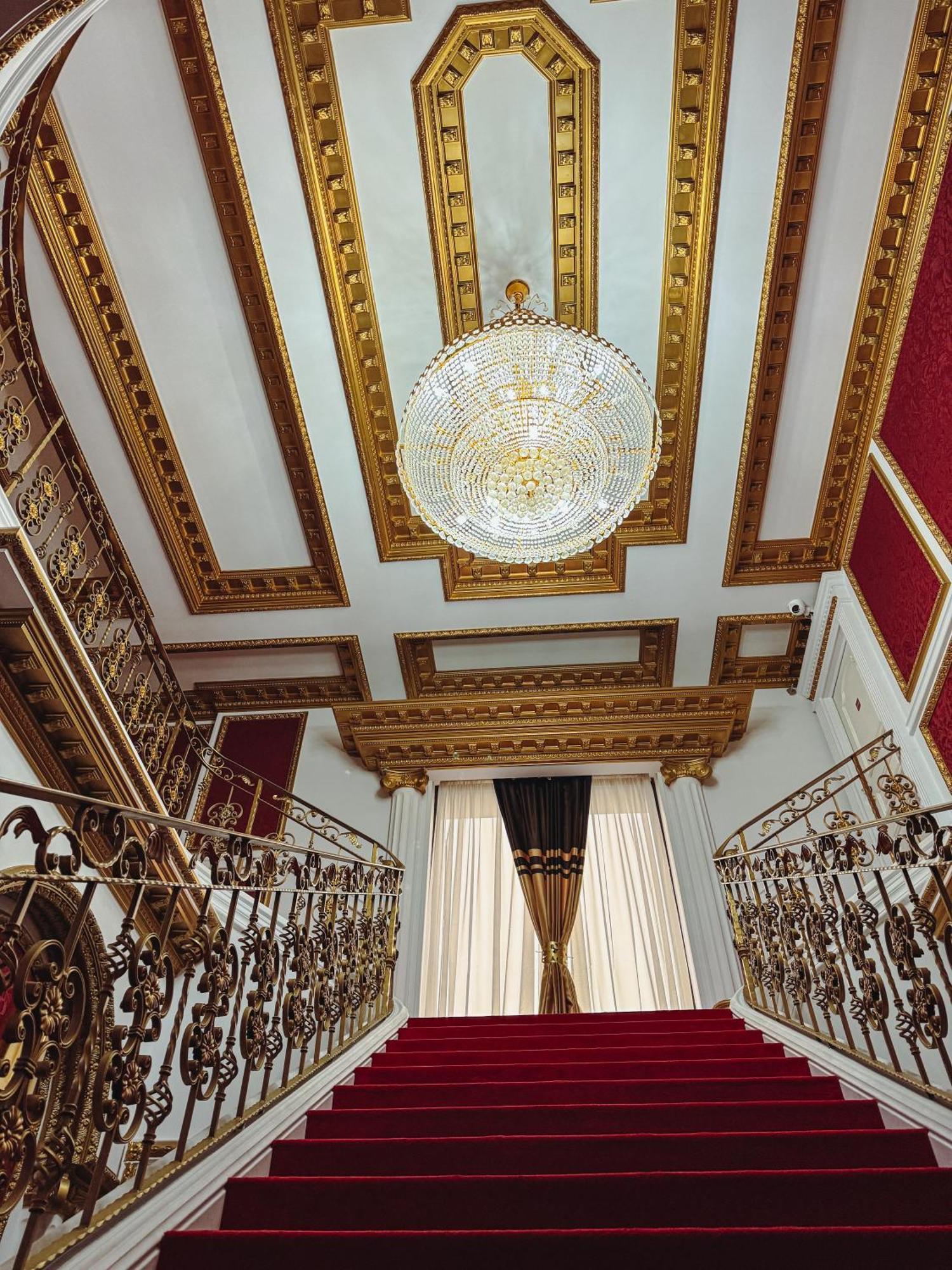 President Luxury Hotel Ploieşti Buitenkant foto